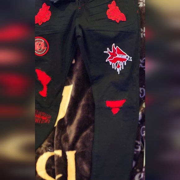 New black leaf jeans, with sick patches and wounded look, relaxed slim fitting. - Picture 4 of 6